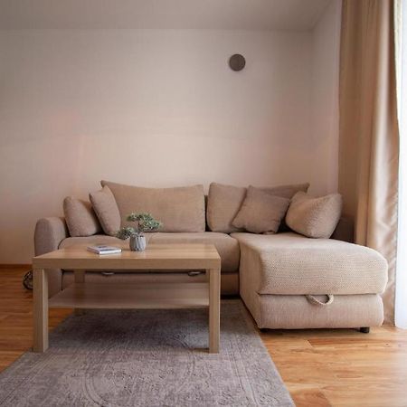 Laurel Apartments Bar Ngoại thất bức ảnh