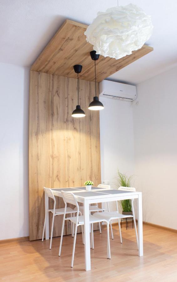 Laurel Apartments Bar Ngoại thất bức ảnh