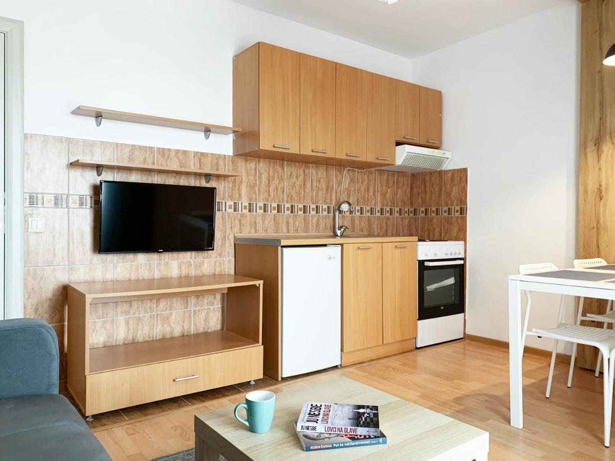 Laurel Apartments Bar Ngoại thất bức ảnh