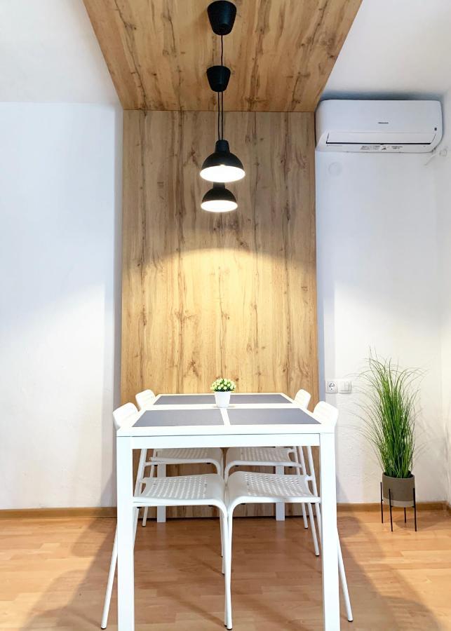 Laurel Apartments Bar Ngoại thất bức ảnh
