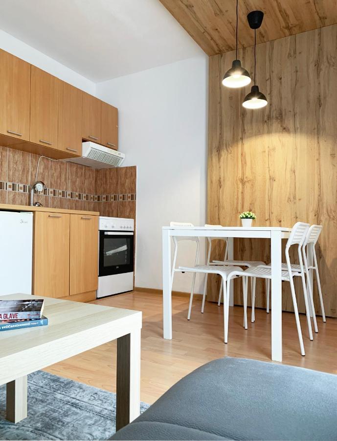Laurel Apartments Bar Ngoại thất bức ảnh